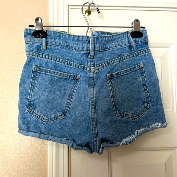 SHEIN XS (size 2) women’s jean shorts 🩳 - Picture 2 of 2